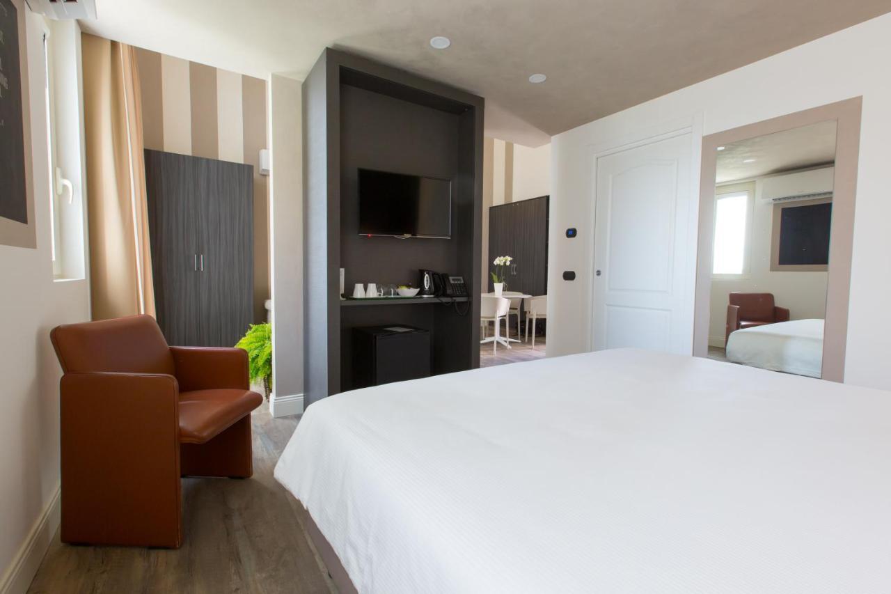 Hotel Al Campanile - Luxury Suites & Apartments Baveno Dış mekan fotoğraf