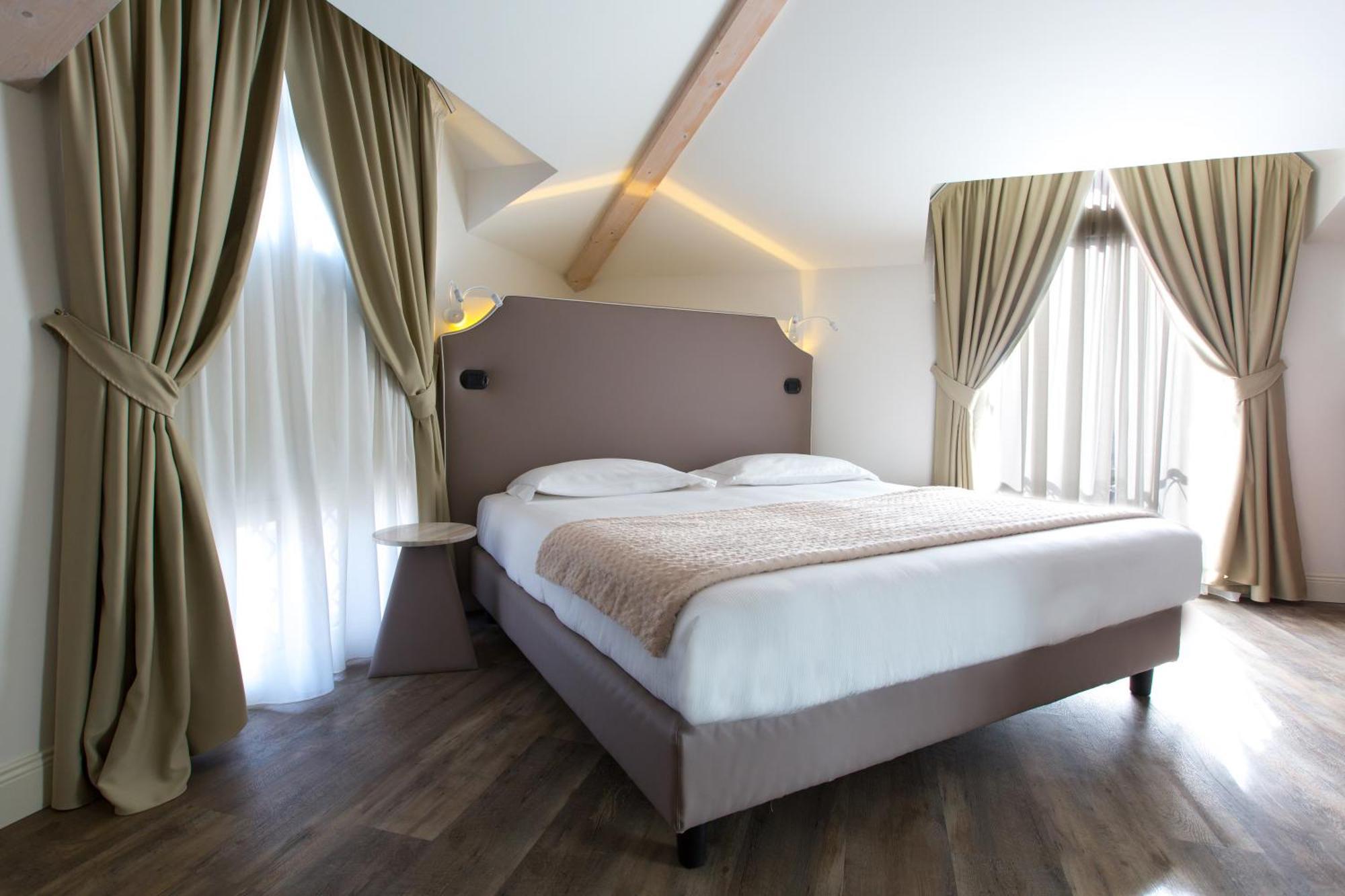 Hotel Al Campanile - Luxury Suites & Apartments Baveno Dış mekan fotoğraf
