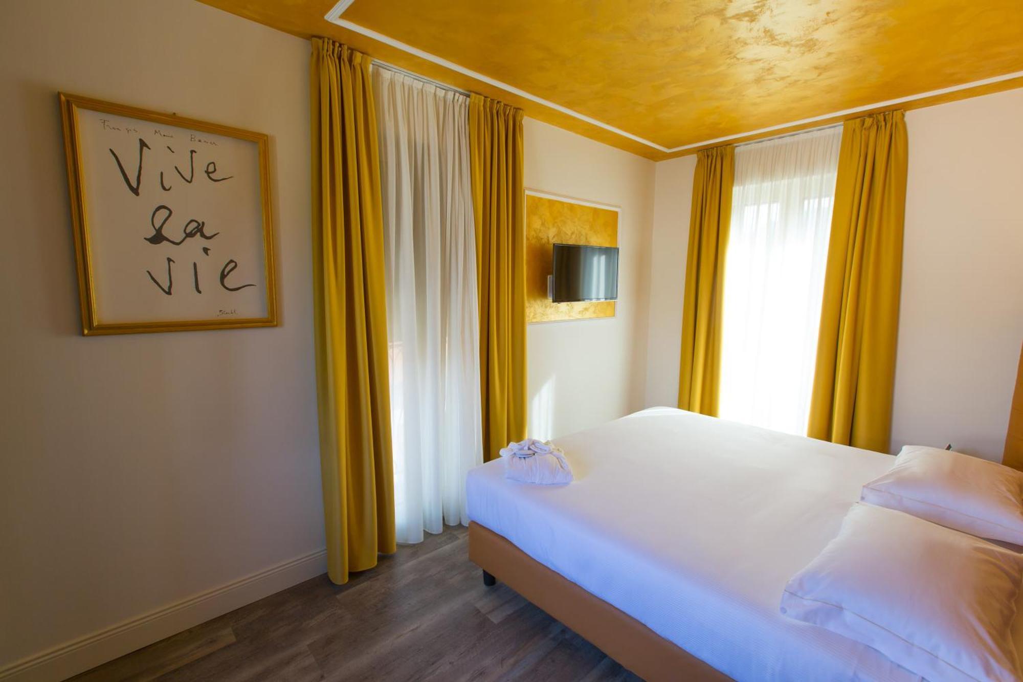 Hotel Al Campanile - Luxury Suites & Apartments Baveno Dış mekan fotoğraf