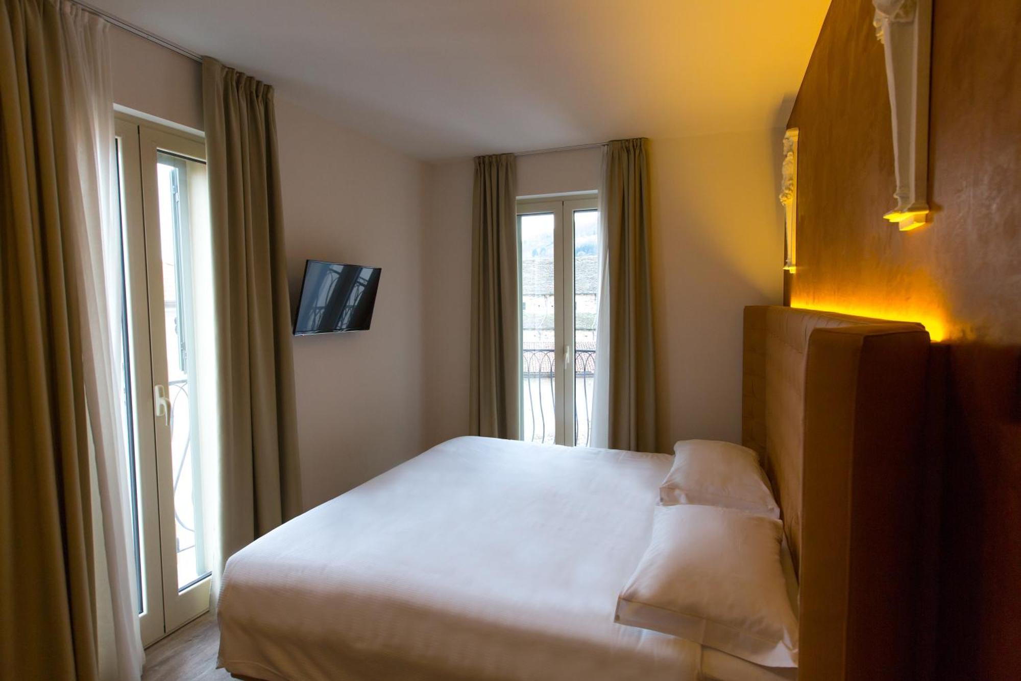 Hotel Al Campanile - Luxury Suites & Apartments Baveno Dış mekan fotoğraf