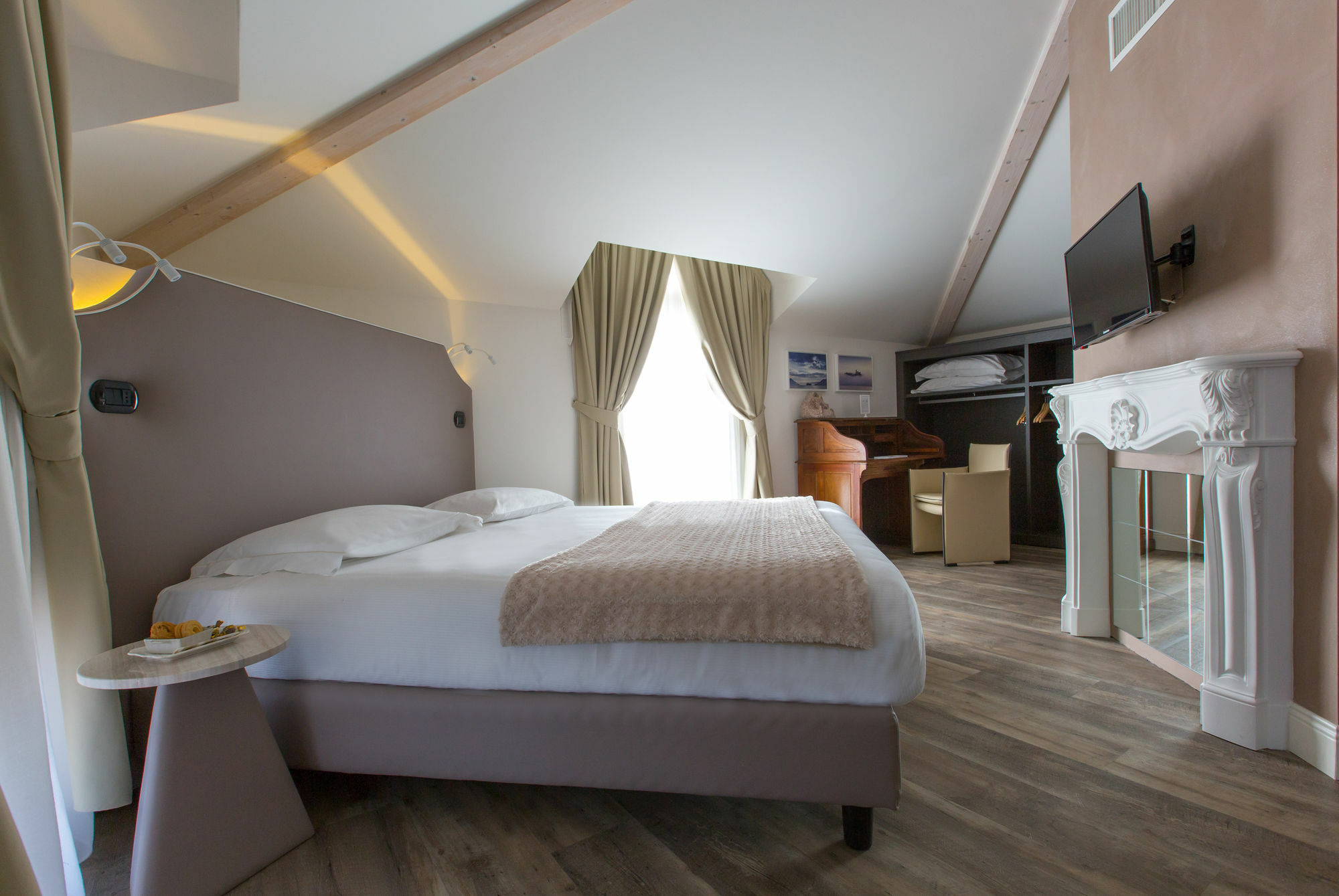 Hotel Al Campanile - Luxury Suites & Apartments Baveno Dış mekan fotoğraf